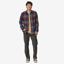 Load image into Gallery viewer, Patagonia Men&#39;s Long Sleeve Organic Cotton Midweight Fjord Flannel Shirt
