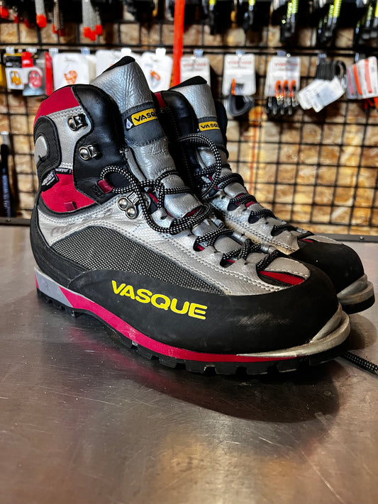 Used Demo Vasque Mountain Boot with Lace
