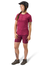 Load image into Gallery viewer, Flylow Women&#39;s Jessi Quarter Zip
